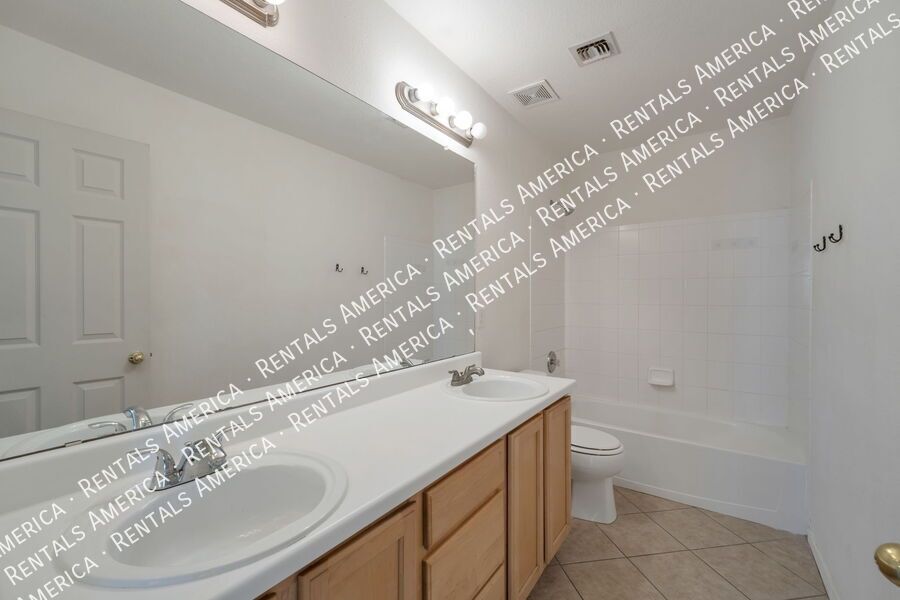 Spectacular 3bdrm 2.5 Bath property image