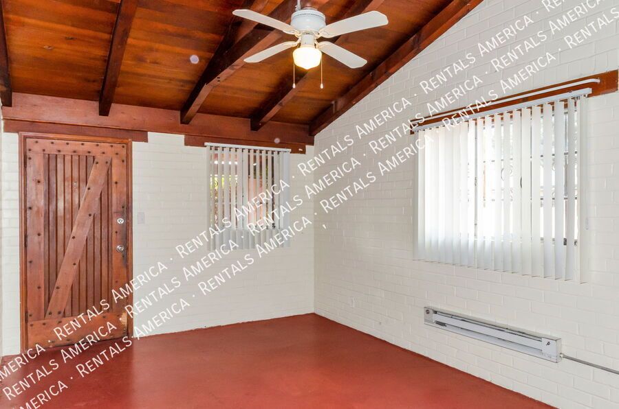 Studio -Single-Story with Concrete Floors property image