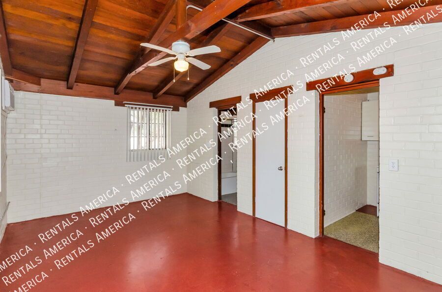 Studio -Single-Story with Concrete Floors property image