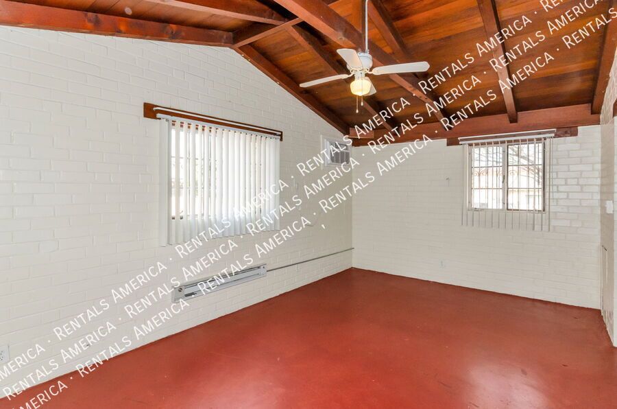Studio -Single-Story with Concrete Floors property image