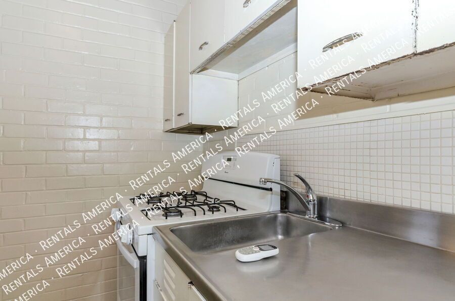 Studio -Single-Story with Concrete Floors property image