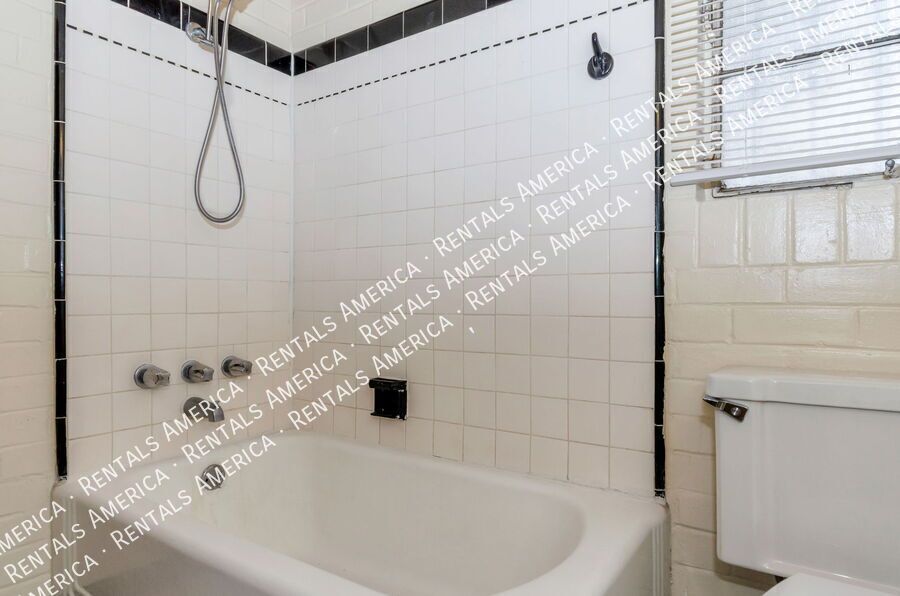 Studio -Single-Story with Concrete Floors property image