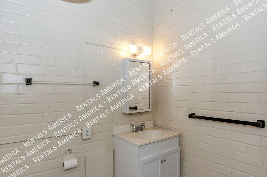 Studio -Single-Story with Concrete Floors property image