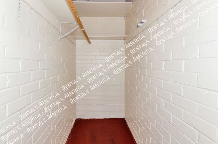 Studio -Single-Story with Concrete Floors property image