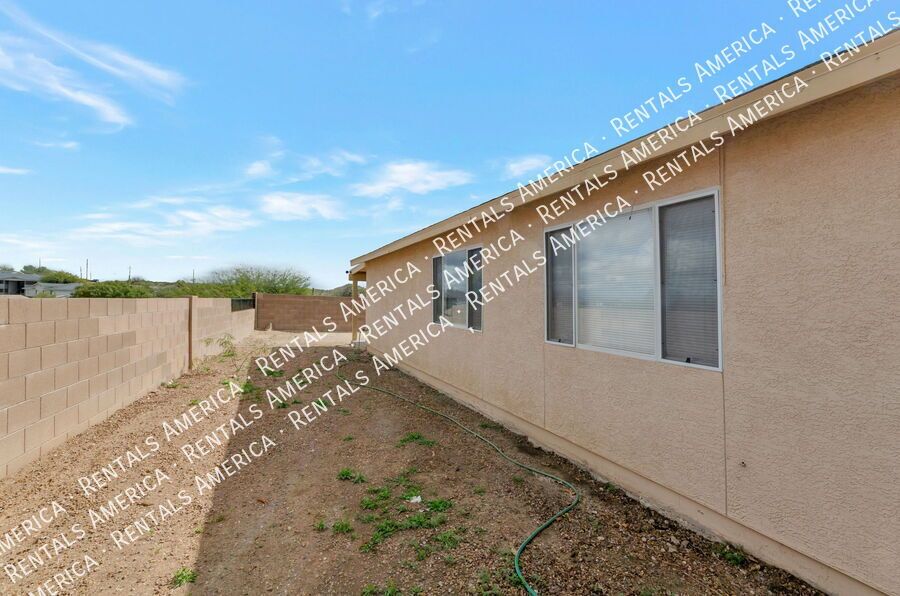 4 Bedroom 2 Bath -Home on Corner Lot property image