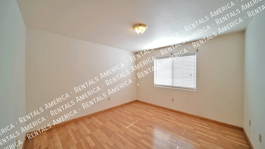 4 bedroom,2 bath home fantastic location property image