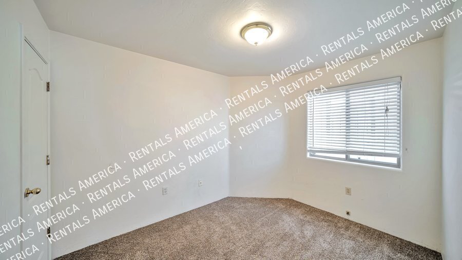 4 bedroom,2 bath home fantastic location property image