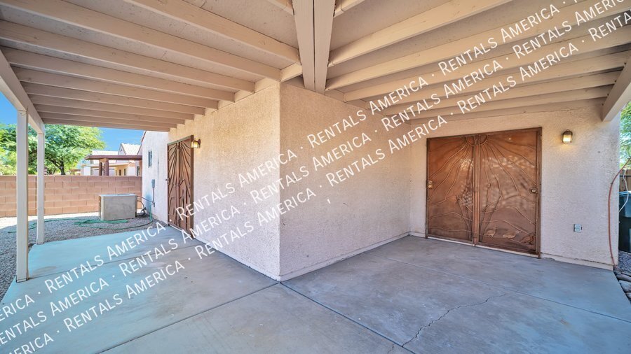 4 bedroom,2 bath home fantastic location property image