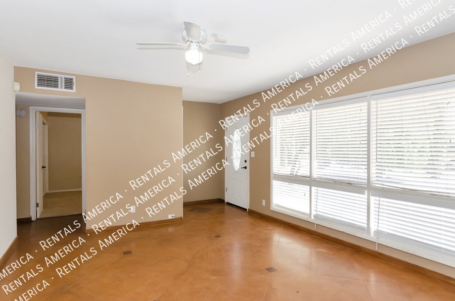 Great Location and close to conveniences property image