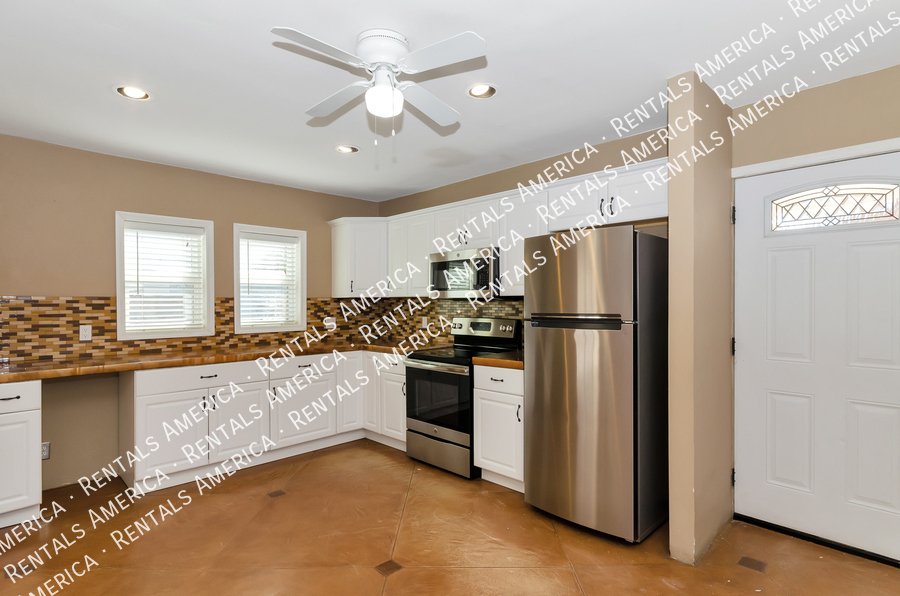 Great Location and close to conveniences property image