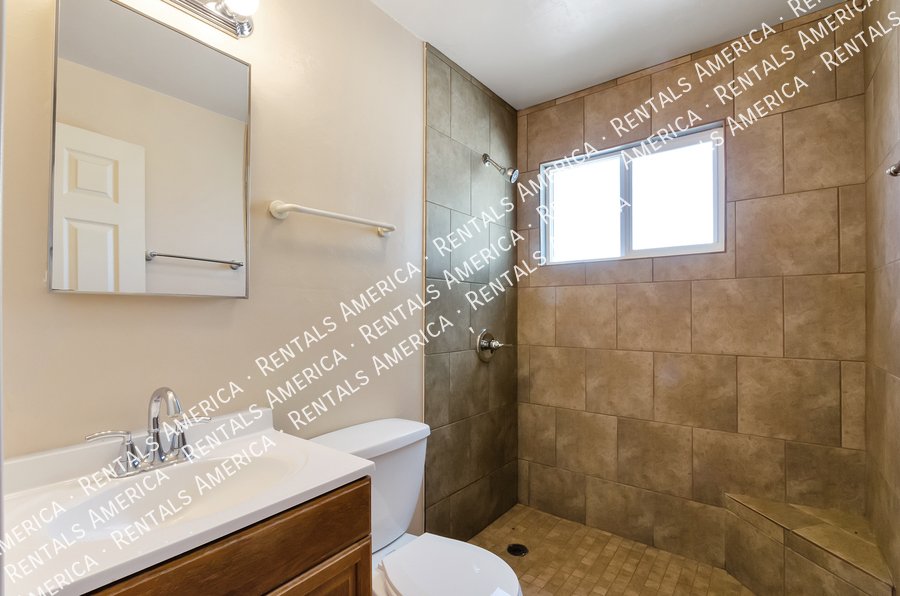 Great Location and close to conveniences property image