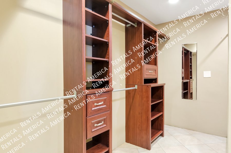 Great Location and close to conveniences property image