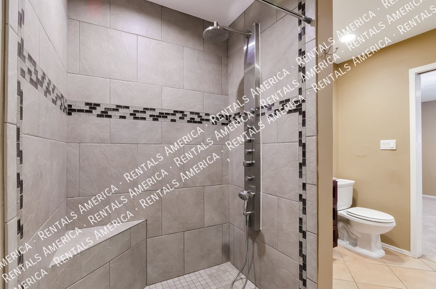 Great Location and close to conveniences property image