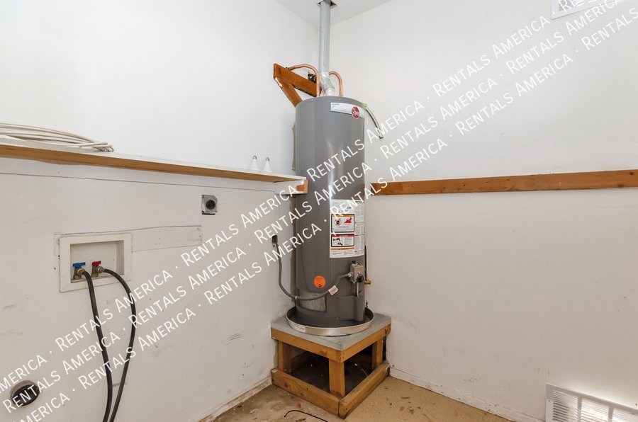 Great Location and close to conveniences property image