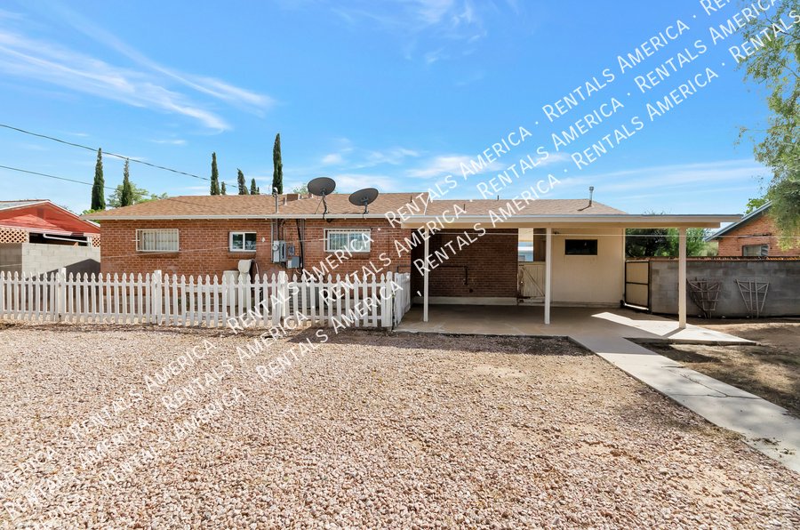 Great Location and close to conveniences property image