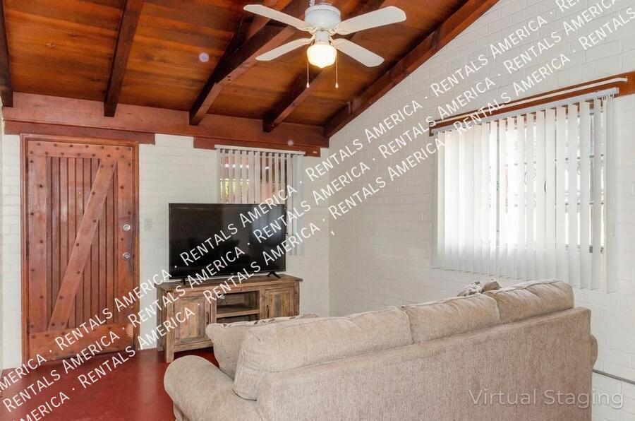 Studio -Single-Story with Concrete Floors property image