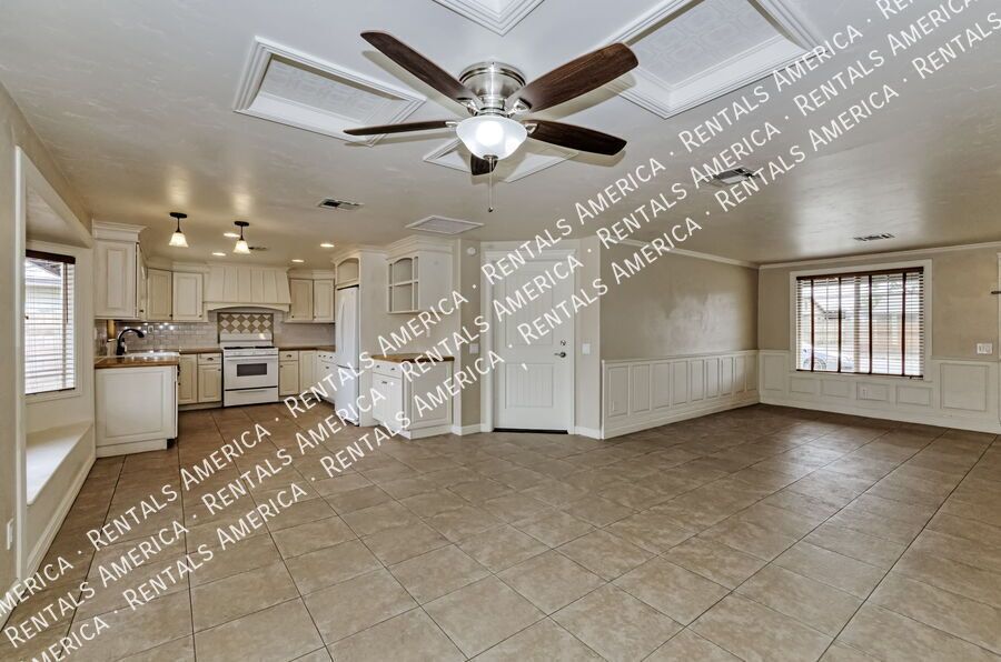 Enjoy this 4 bedroom, 2 bath luxury in Northwest Tucson! property image