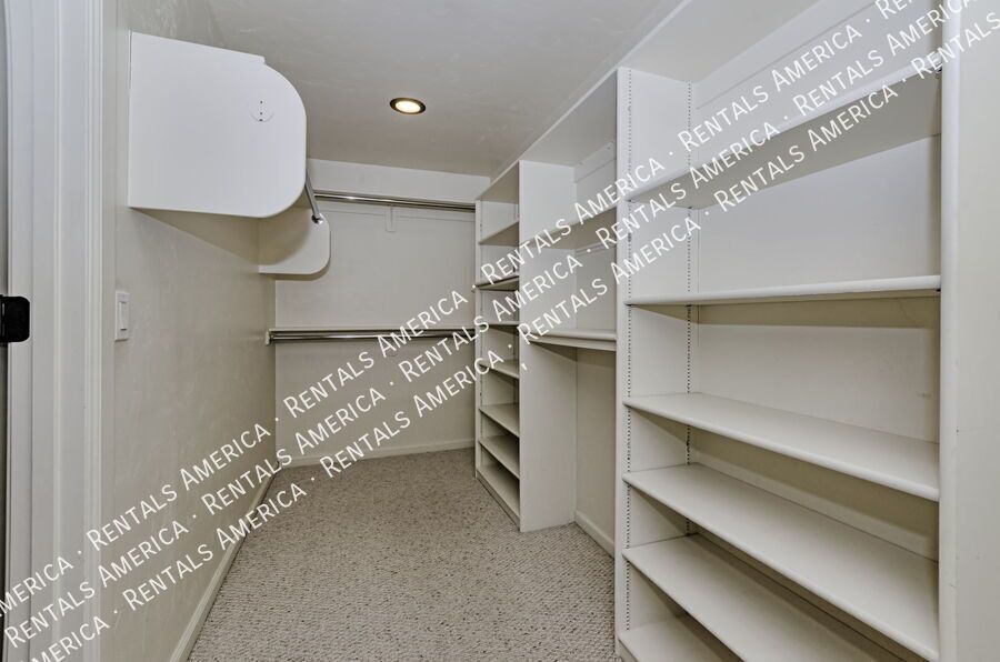 Enjoy this 4 bedroom, 2 bath luxury in Northwest Tucson! property image