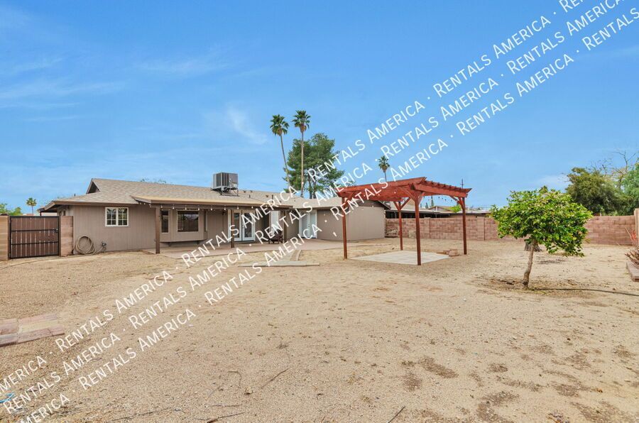 Enjoy this 4 bedroom, 2 bath luxury in Northwest Tucson! property image