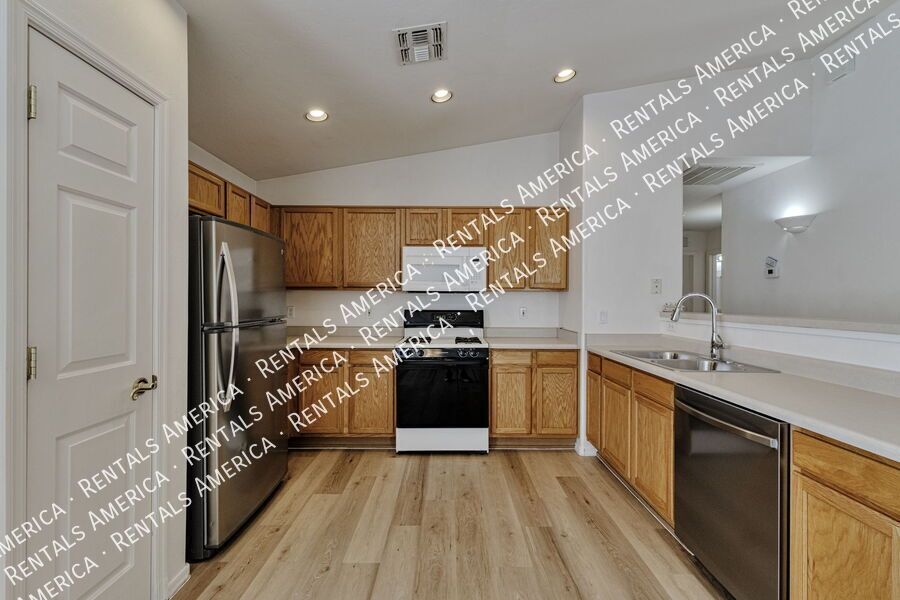 Charming 4 Bedroom 2 Bath Home in Rita Ranch property image