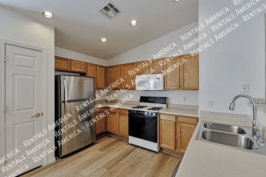 Charming 4 Bedroom 2 Bath Home in Rita Ranch property image