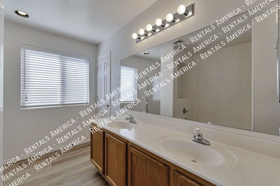 Charming 4 Bedroom 2 Bath Home in Rita Ranch property image