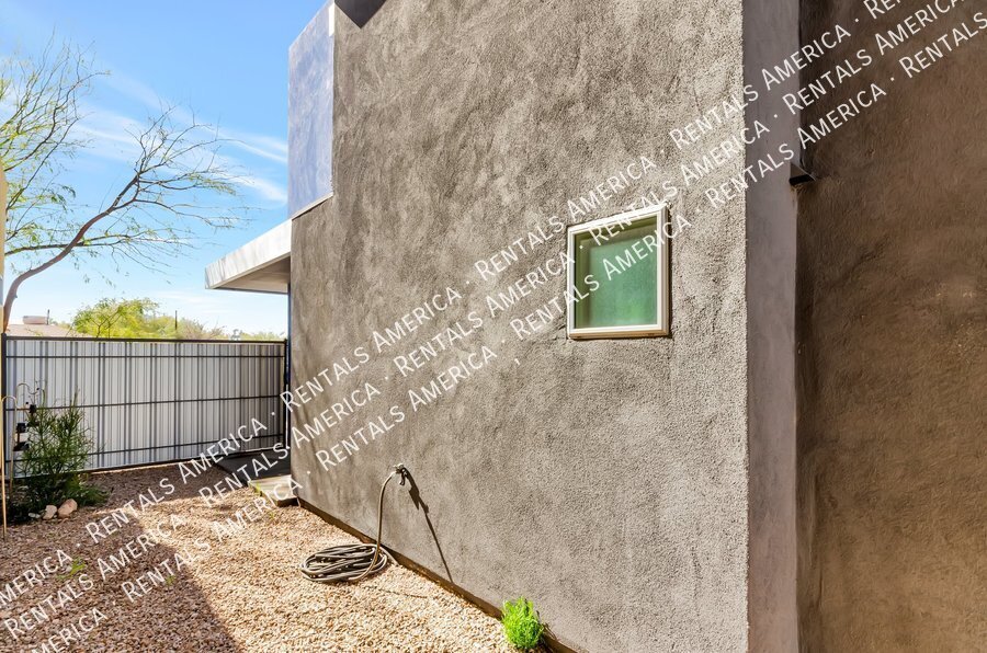 Modern home near University, Banner property image
