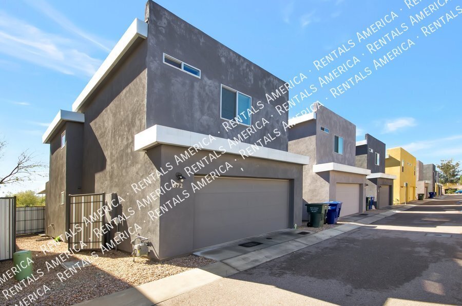 Modern home near University, Banner property image