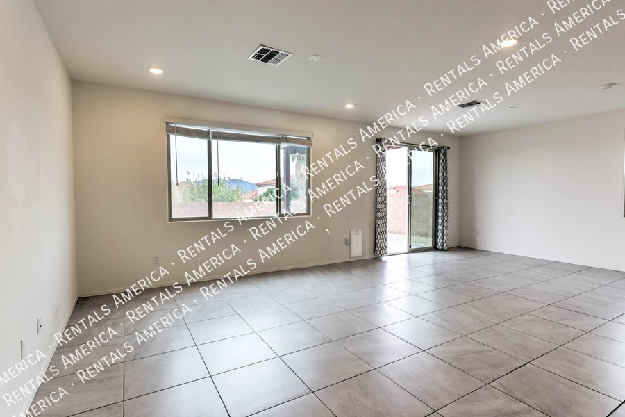 Timeless Style with Modern Edge 4 bedroom 2 bath BEAUTIFUL Home!! property image