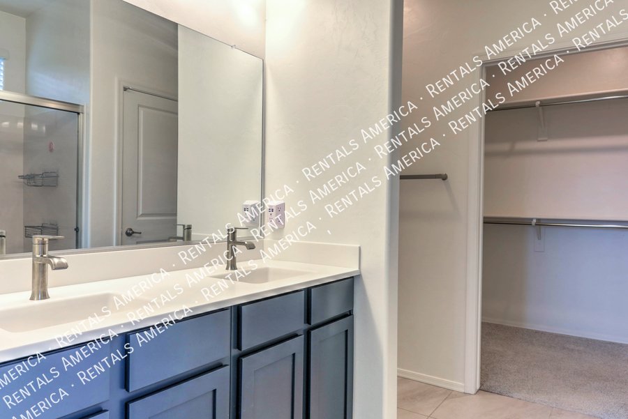 Timeless Style with Modern Edge 4 bedroom 2 bath BEAUTIFUL Home!! property image