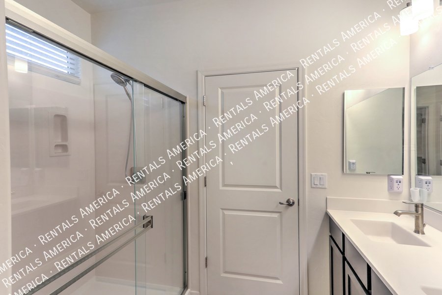 Timeless Style with Modern Edge 4 bedroom 2 bath BEAUTIFUL Home!! property image