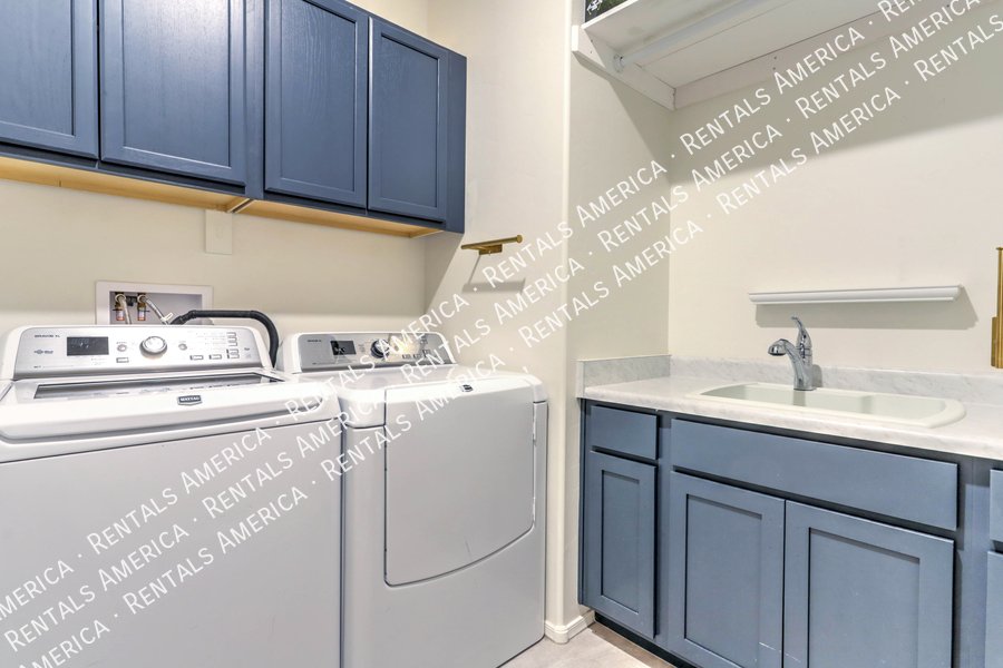 Timeless Style with Modern Edge 4 bedroom 2 bath BEAUTIFUL Home!! property image