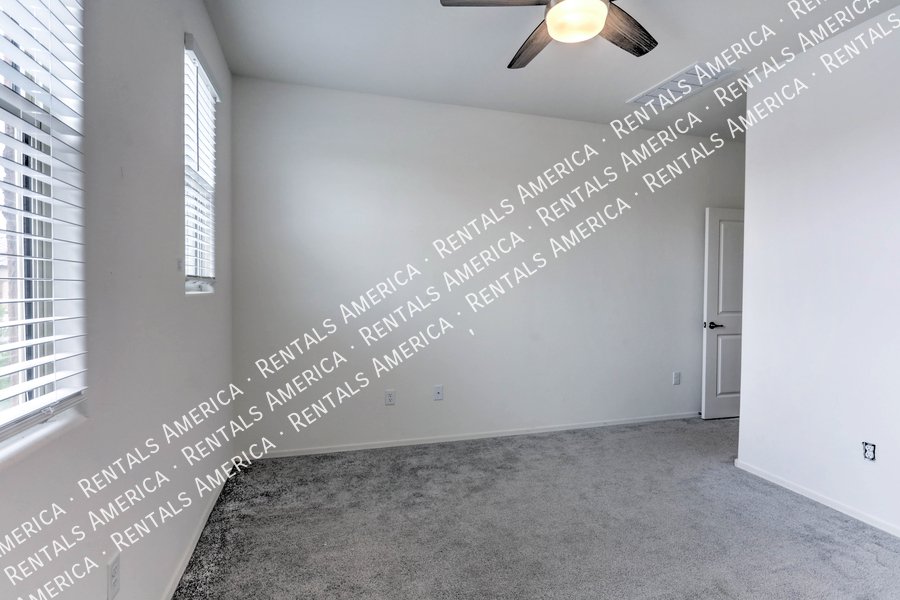 Timeless Style with Modern Edge 4 bedroom 2 bath BEAUTIFUL Home!! property image