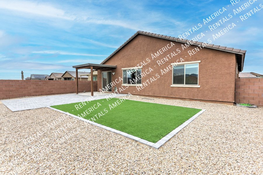 Timeless Style with Modern Edge 4 bedroom 2 bath BEAUTIFUL Home!! property image