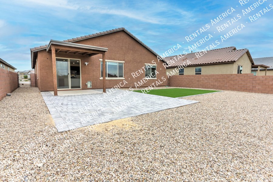 Timeless Style with Modern Edge 4 bedroom 2 bath BEAUTIFUL Home!! property image