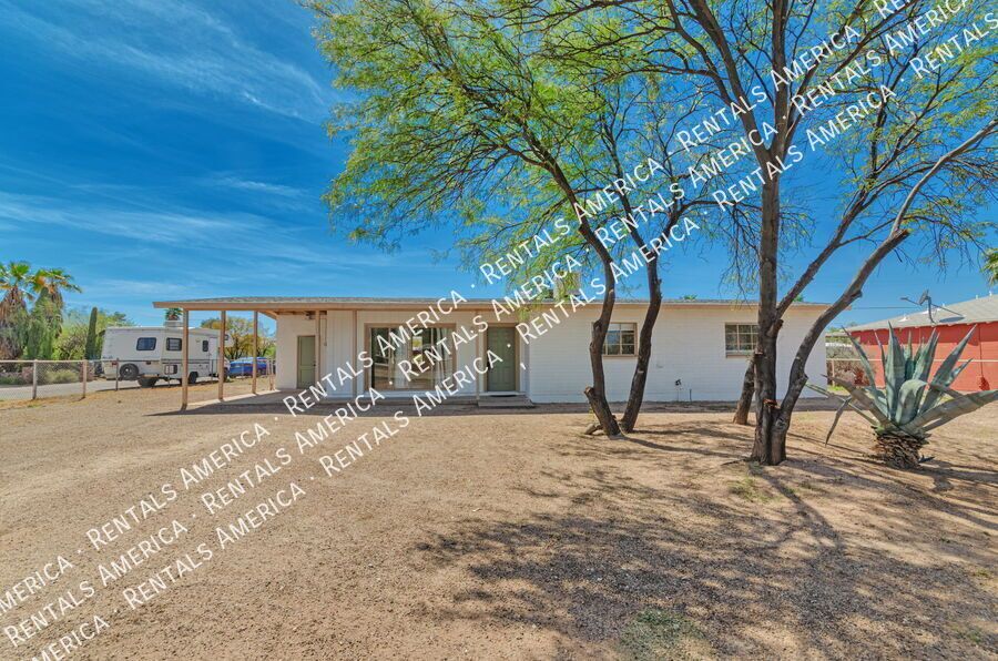 Beautiful 3BR/2BA w/ huge yard & garden property image