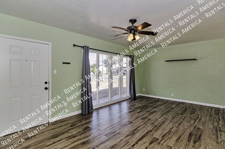 Beautiful 3BR/2BA w/ huge yard & garden property image