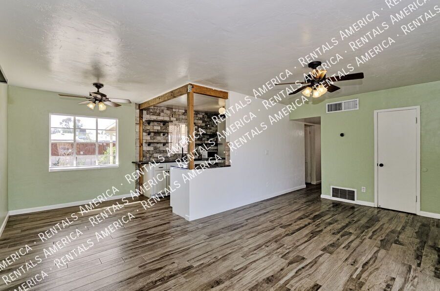 Beautiful 3BR/2BA w/ huge yard & garden property image