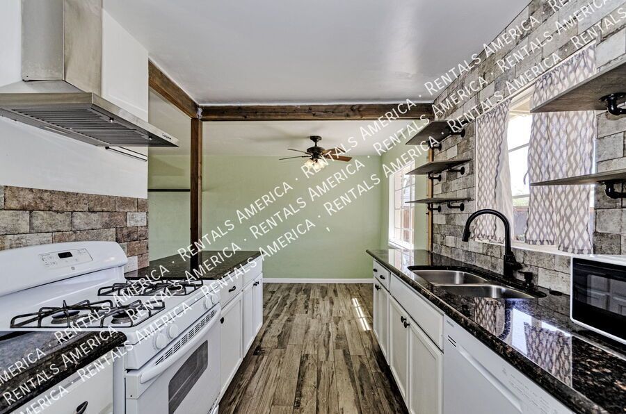 Beautiful 3BR/2BA w/ huge yard & garden property image