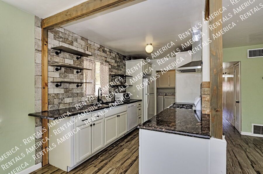 Beautiful 3BR/2BA w/ huge yard & garden property image