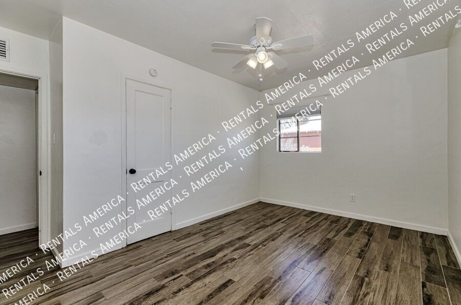 Beautiful 3BR/2BA w/ huge yard & garden property image