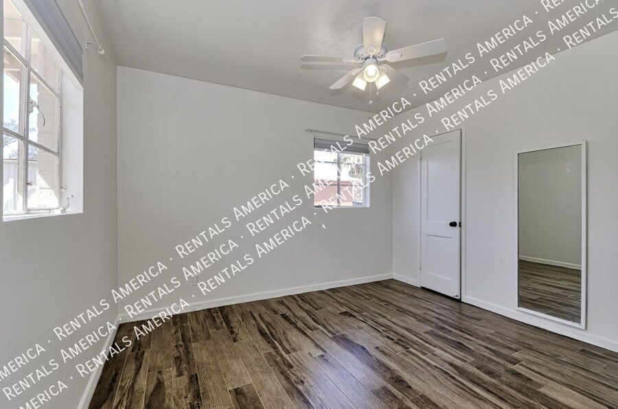 Beautiful 3BR/2BA w/ huge yard & garden property image