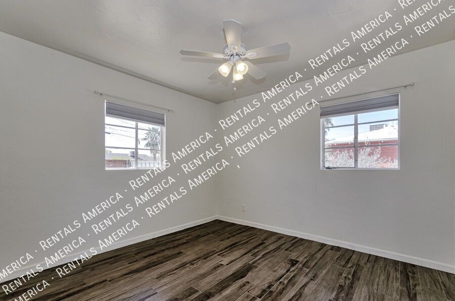 Beautiful 3BR/2BA w/ huge yard & garden property image