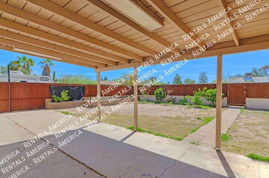 Beautiful 3BR/2BA w/ huge yard & garden property image