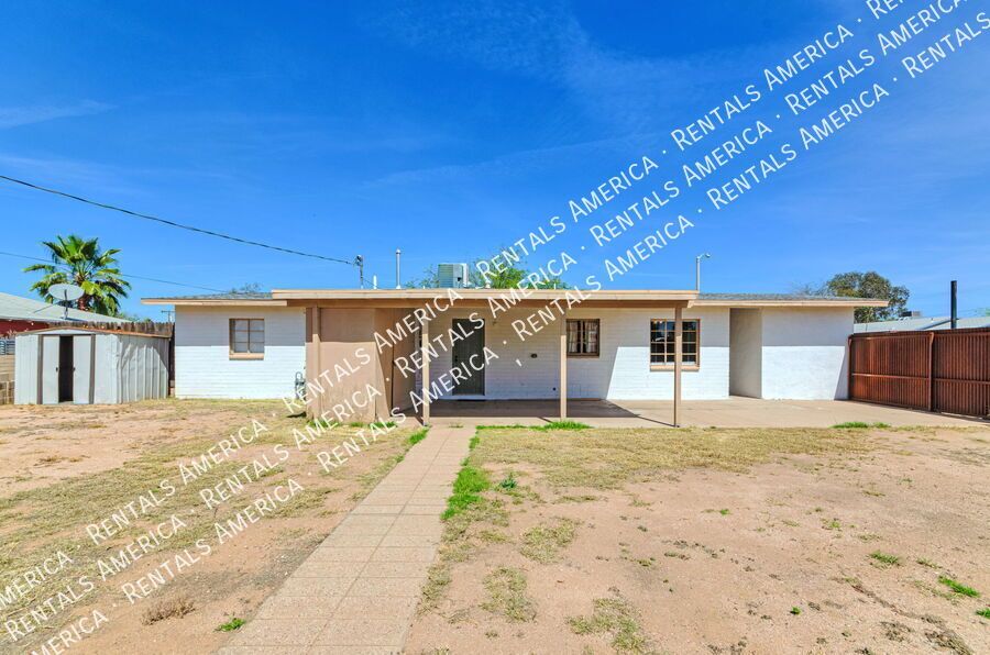 Beautiful 3BR/2BA w/ huge yard & garden property image