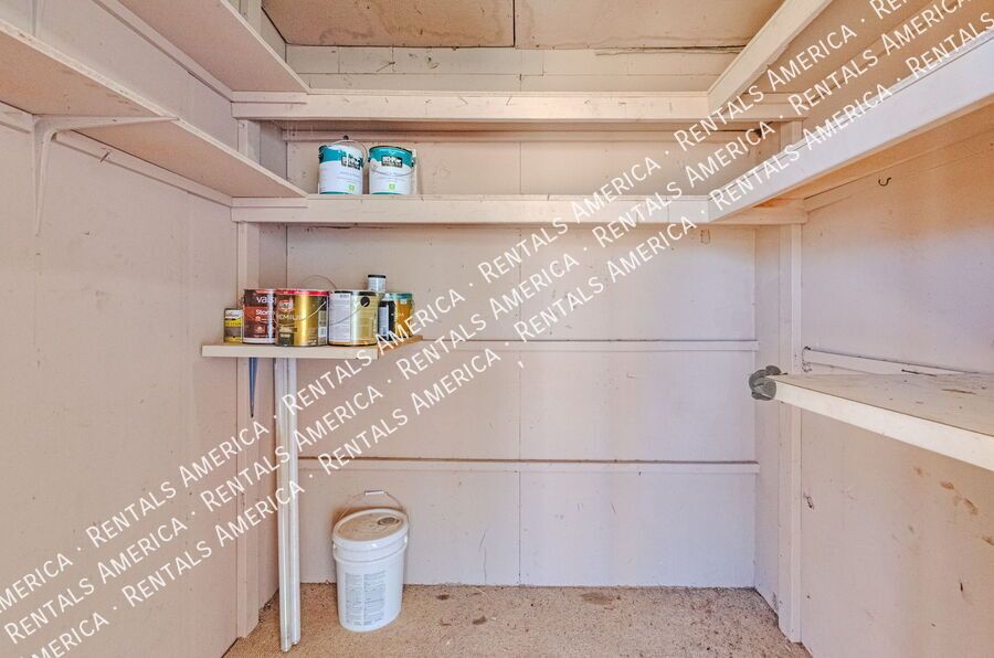 Beautiful 3BR/2BA w/ huge yard & garden property image