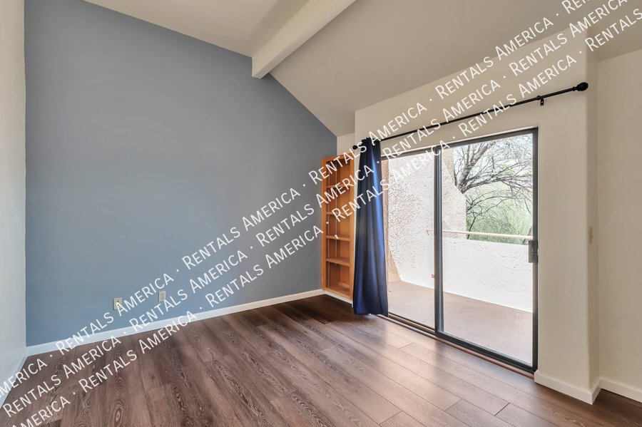 Great Location, Swan & Sunrise! property image