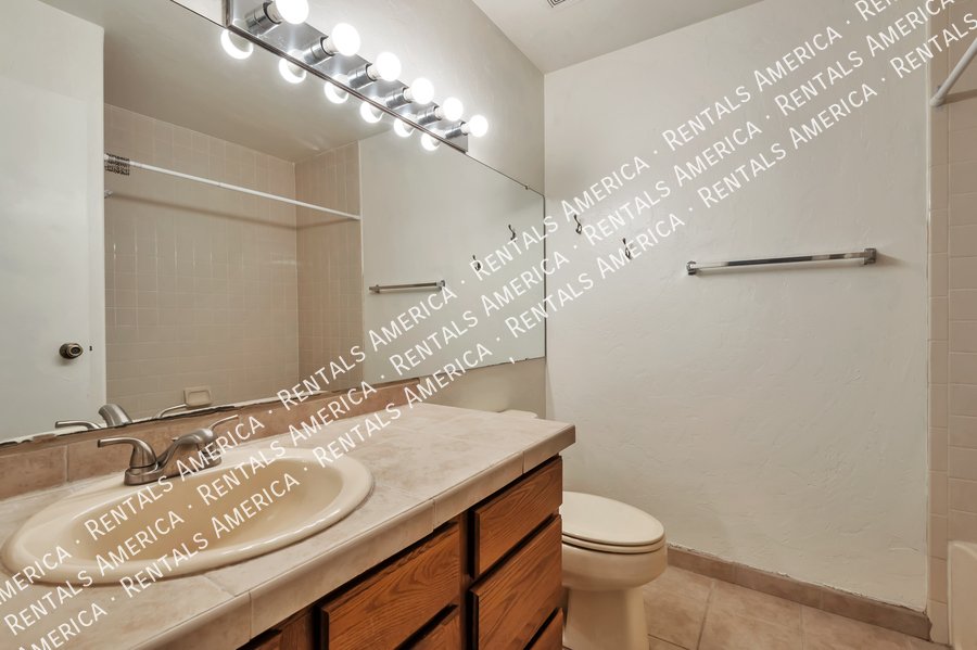 Great Location, Swan & Sunrise! property image