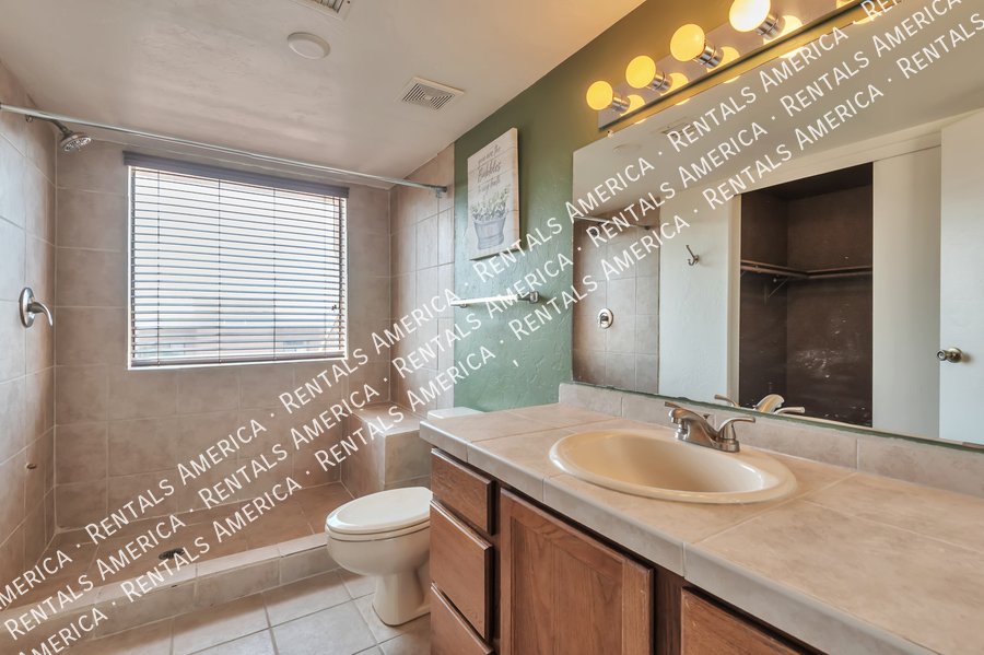 Great Location, Swan & Sunrise! property image