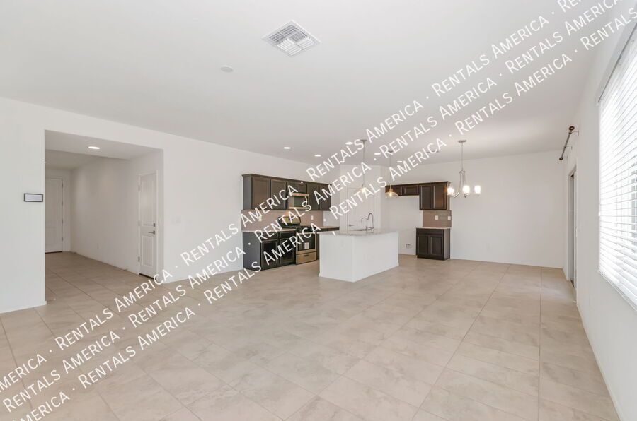 3/3 Home with  Washer/Dryer AND Community Pool & Vail School District property image